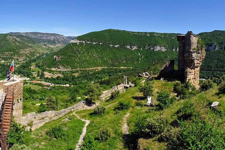 L'Aveyron à pied - Le Château de Peyrelade