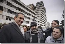 Luigi De Magistris visita le Vele di Scampia