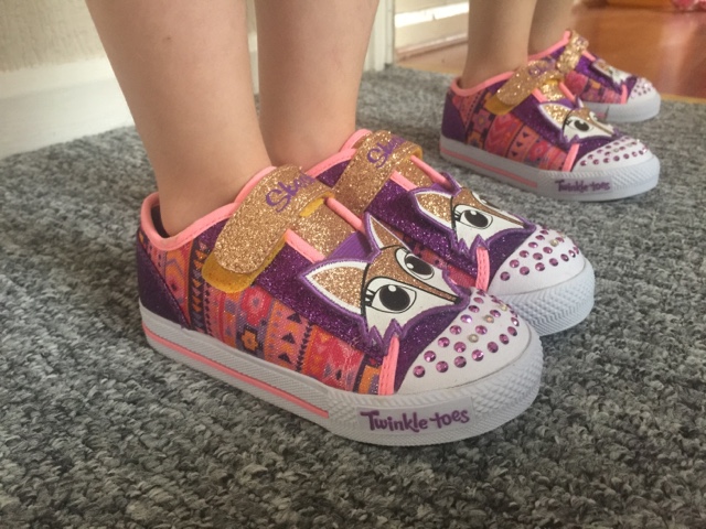 Engager erosion Jeg spiser morgenmad Skechers Twinkle Toes Light Up Canvas Shoe Review from Brantano - Twin  Mummy and Daddy