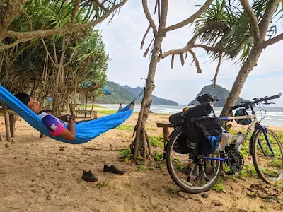 Pantai Pulau Merah Banyuwangi