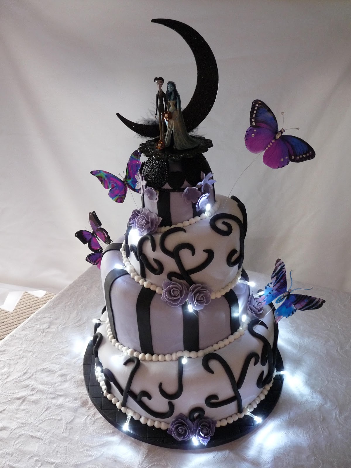 Corpse bride wedding cake,