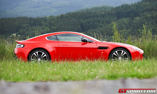 Aston Martin V12 Vantage03