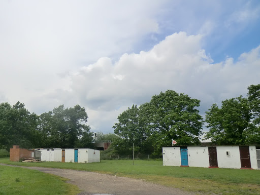 CIMG1643 Hoppers' huts at Finches Farm, Five Oak Green