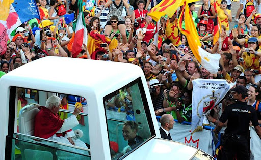 El Papa durante su llegada a Madrid.