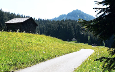 27353-11 primapage Ruhebank mit Blick auf Imberger Horn Rückweg Strausberghütte Imberger Horn Allgäu