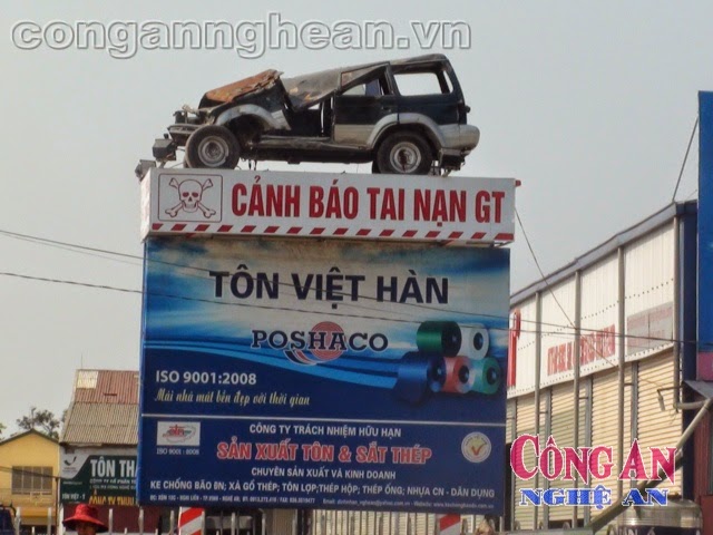 Một số người cho rằng doanh nghiệp dựng biển độc là để gây chú ý cho quảng cáo của mình. Một số hoài nghi về độ an toàn  của nó