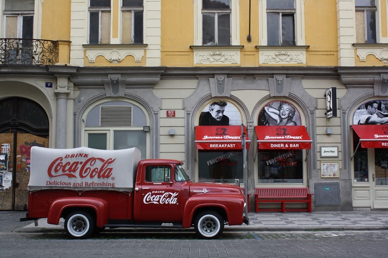 Classic Coke Truck, Prague