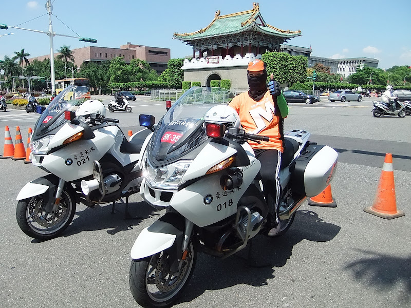 出來騎就是要坐警車  -  20100718"沒力達"單車家庭日 =$=