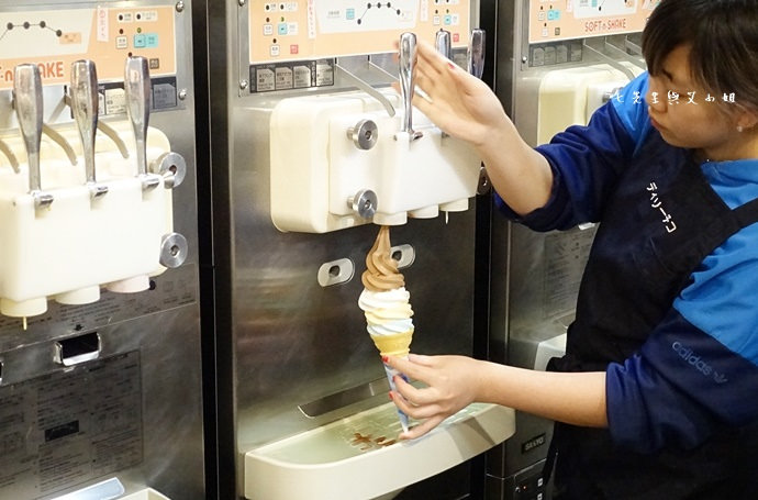 4 東京中野巨無霸八色霜淇淋 彩色霜淇淋 彩虹霜淇淋