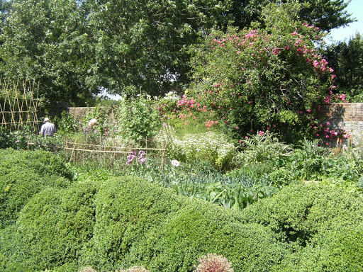 DSCF1289 Garden at Charleston Farmhouse