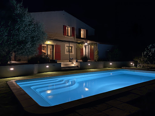 Villa with pool and garden 1