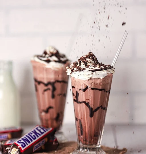 Chocolate Snickers Milkshake