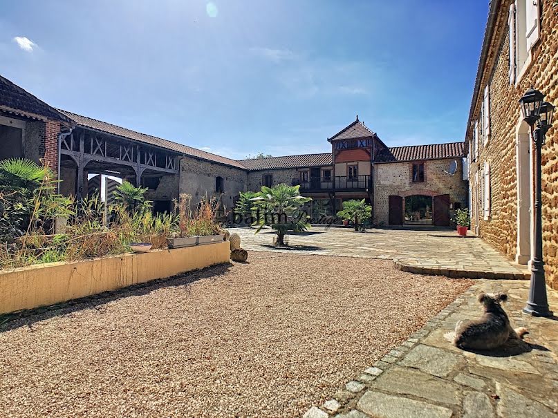 Vente château 15 pièces 420 m² à Villecomtal-sur-Arros (32730), 685 000 €