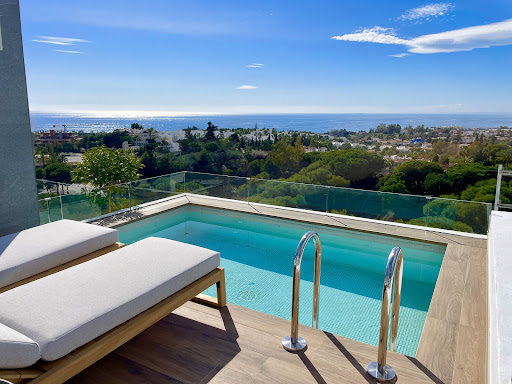 Villa avec piscine et terrasse 2