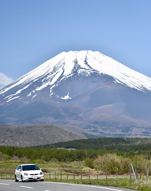 シビックタイプRの低そうで低くない少し低い車・ドライブ・シビックタイプR EP3に関するカスタム事例の投稿画像2枚目