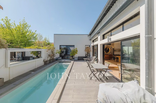 Maison avec piscine et terrasse 1