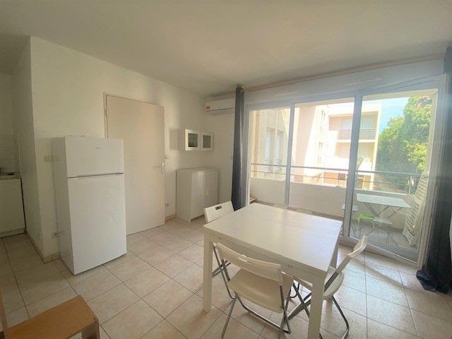 Location meublée appartement 1 pièce 27 m² à Montfavet (84140), 585 €