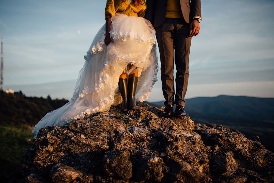 Fotografo di matrimoni Andreea Margaian-Izdrea (andreeaizdrea). Foto del 13 febbraio 2016