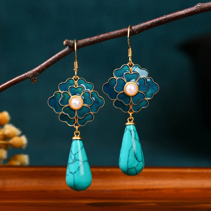 Title 3, Camellia Tian-Tsui Pearl Turquoise vintage oorb...