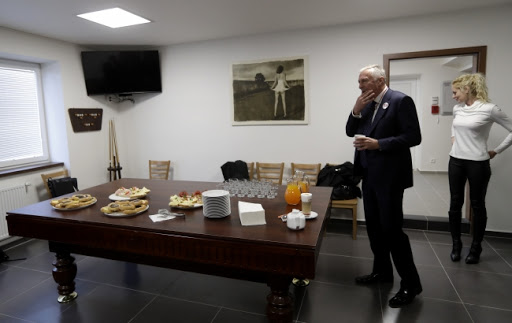 Izbori za predsednika Češke počeli lažnim vestima protiv predsednika Zemana