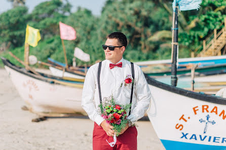 Fotógrafo de casamento Alena Kartushina (devochka). Foto de 4 de janeiro 2017