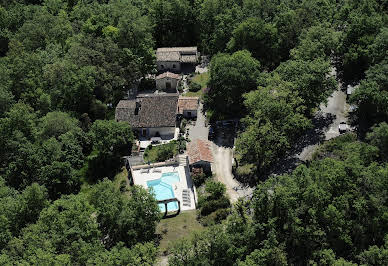 Maison avec piscine et terrasse 12