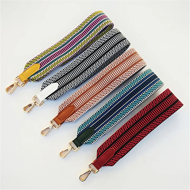 Nova bolsa transversal diagonal com alça larga, bordado estilo nacional, acessórios e design feminino selvagem.