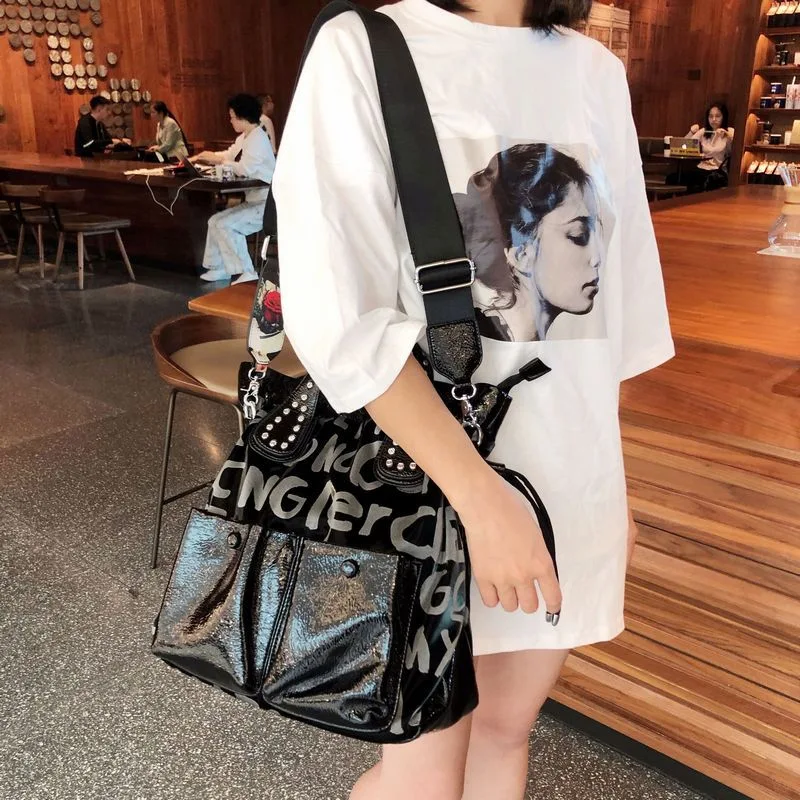 Bolsa Mensageiro Feminina com Letras e Perfuração a Quente, Grande Capacidade, Bolsa de Ombro Atmosférica e Elegante