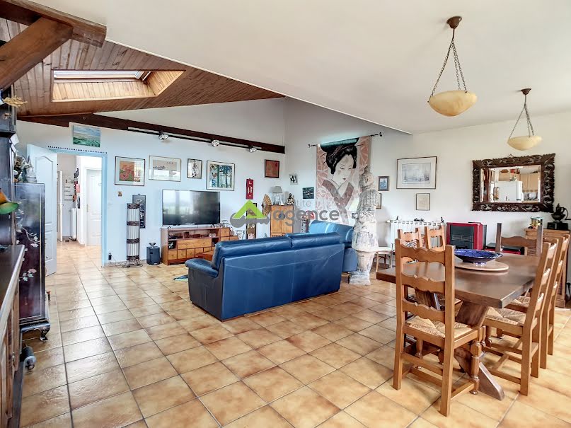 Vente maison  160 m² à Bourganeuf (23400), 237 900 €