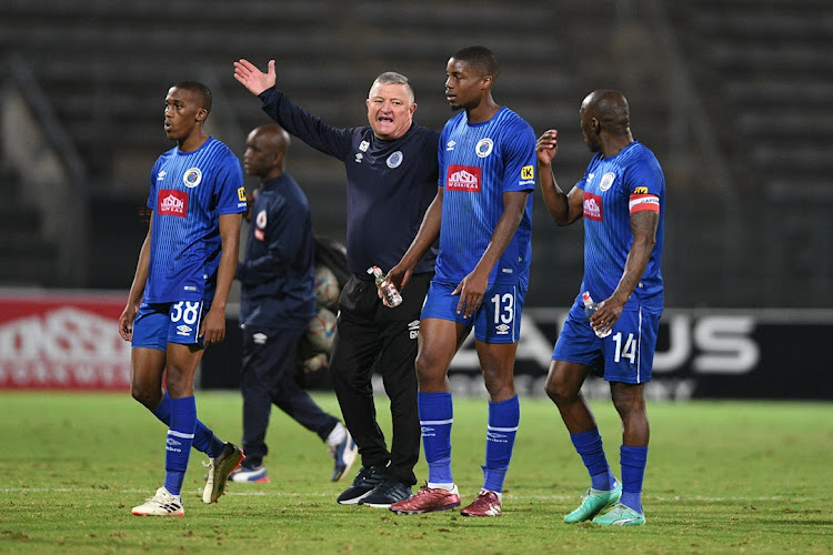 SuperSport United coach Gavin Hunt and his players look dejected after their DStv Premiership draw agianst Sekhukhune United at Lucas Moripe Stadium in Atteridegville, Pretoria, on Tuesday night.