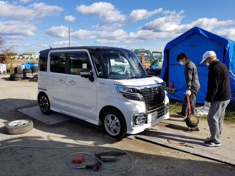 ハイエースワゴンの冬支度（スタッドレス）・利き手がないと　めっちゃ不便を痛感😭・みんなの温かさに感謝🙏に関するカスタム事例の投稿画像4枚目