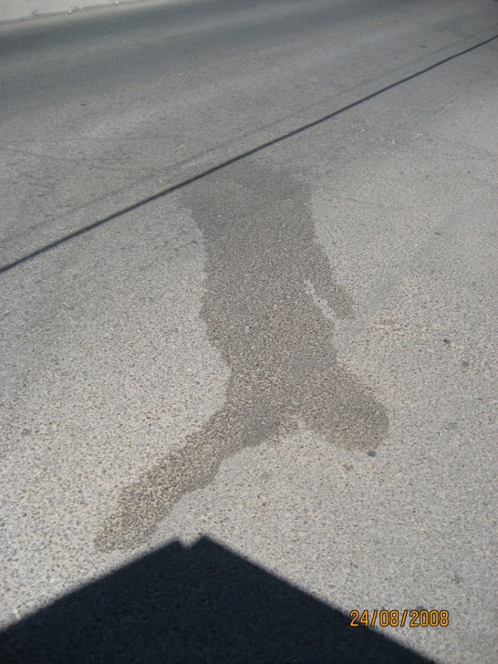 Macchia d'acqua sull'asfalto di gianfryfrancy