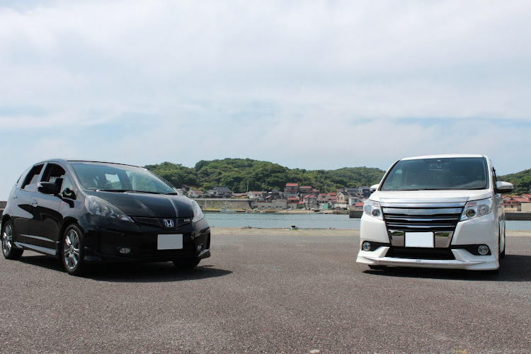 フィットのGE8 RS後期・梅雨の合間・コラボショット・ノア・安全運転で行きましょー♪に関するカスタム事例の投稿画像2枚目