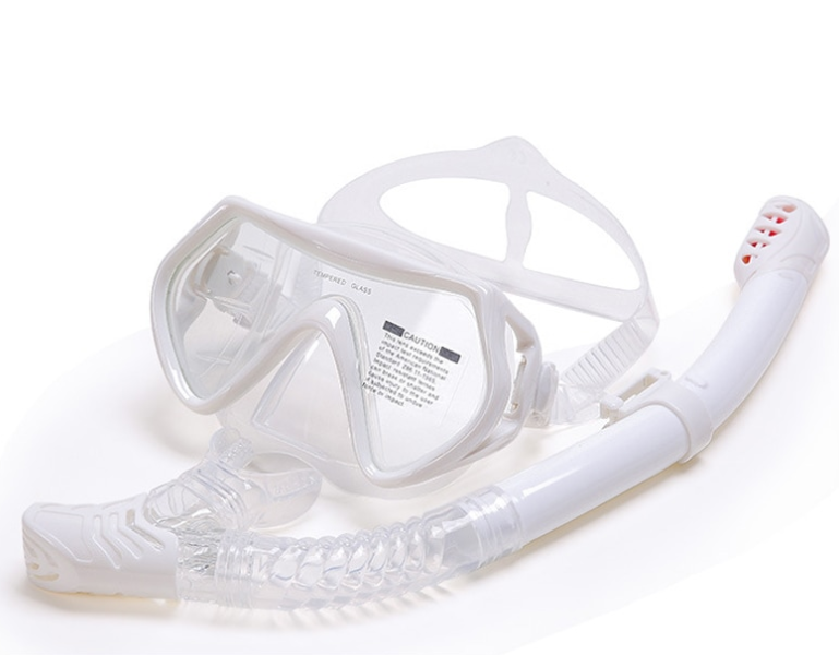 Duikbril voor volwassenen met groot montuur en snorkel. Geniet van helder zicht en moeiteloos ademen onder water. Ideaal voor duiken en snorkelen