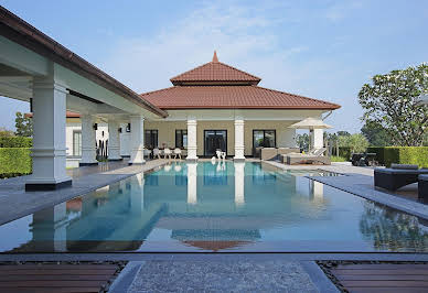 Villa with pool and terrace 2