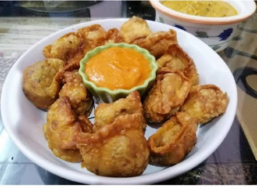 Fried Chicken Momo (6pcs)(Serve 1)