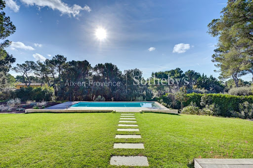 Maison avec piscine et terrasse 2