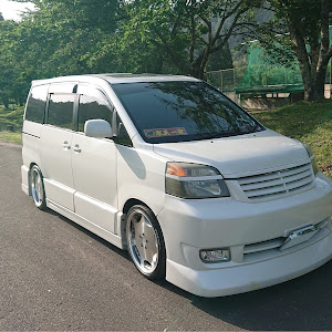 ヴォクシー AZR60G