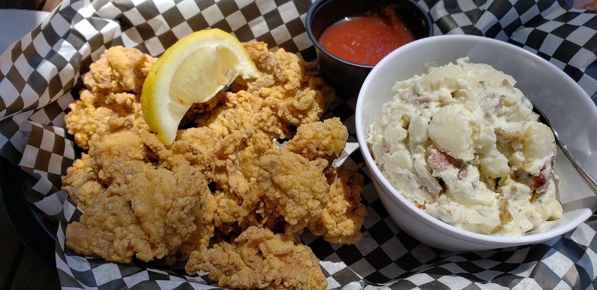 Fried oysters and loaded baked potato salad, so nice to have fried oysters at a restaurant as it has been years!