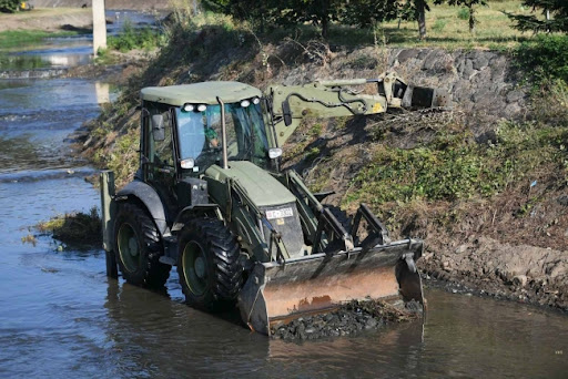 Vojska Srbije čisti korito Jošaničke reke u Blacu kako bi se sprečile polave