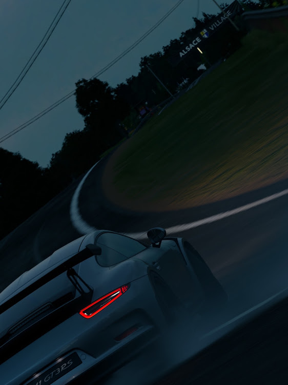 YUUさんが投稿した憧れの車特集・M4 クーペ・PORSCHE 911 GT3・M3 E30・RX-7 FD3Sに関するカスタム事例の投稿画像3枚目