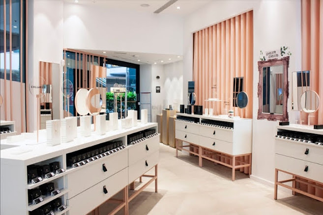 mẫu thiết kế shop nữ trang 