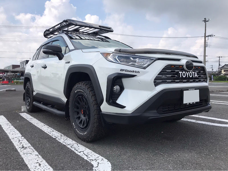 RAV4のマットブラック塗装・フロント＆リアスキッドプレート・リフト