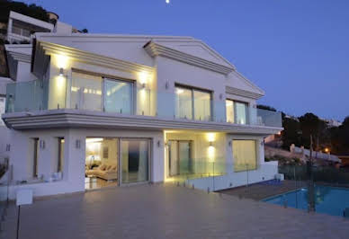 Villa with pool 16