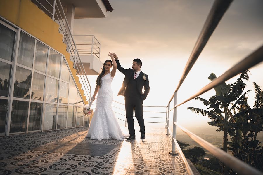 Fotógrafo de casamento Miguel Velasco (miguelvelasco). Foto de 6 de fevereiro 2019