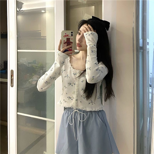 Title 2, Lace Trim Single-breasted Floral Blouse