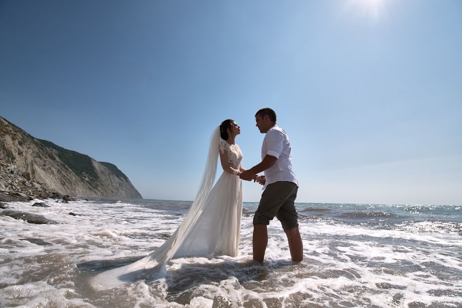 Fotografo di matrimoni Evgeniya Sharmanova (zhenyasharm). Foto del 19 marzo 2020