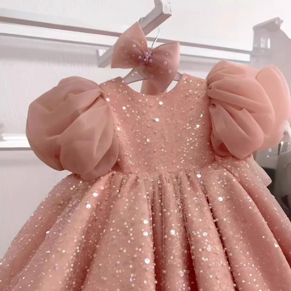 Robe enfant à sequins, manches bouffantes, style occidental, pour fille d'honneur. Parfaite pour cérémonies et occasions spéciales.