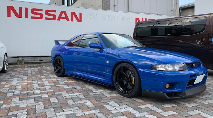スカイライン GT-RのLM Limited・BCNR33・乗る時間がない・チャンピオンブルー・来年もよろしくお願いしますに関するカスタム事例の投稿画像10枚目