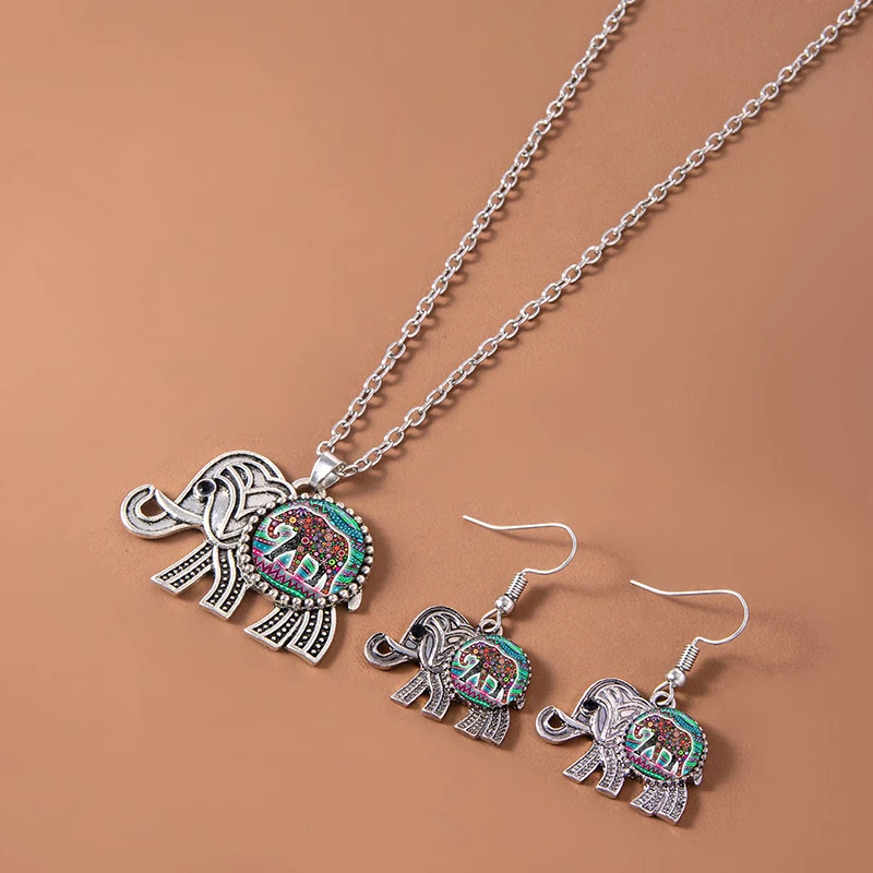 Pendentif éléphant sculpté vintage, ornement en alliage, vente chaude transfrontalière, un accessoire unique pour un style intemporel.